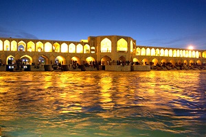 اصفهان، ظرفیت اقتصادی زیادی دارد