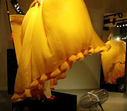 استفاده از باد در طراحی ویترین لانوین(LANVIN)