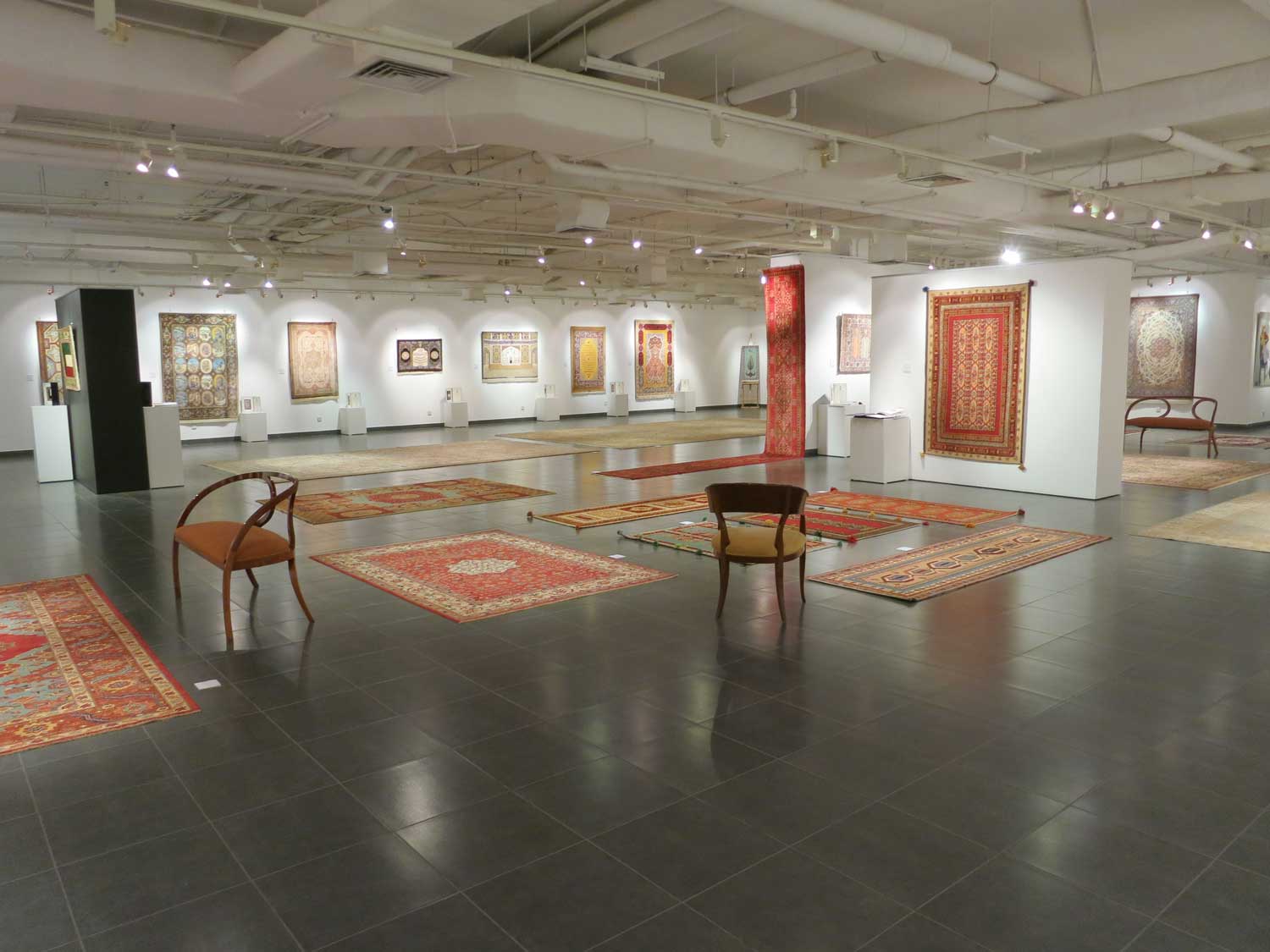 گالری فرش های نفیس ایرانی خانم Ayda Merza در کشور عربی کویت 