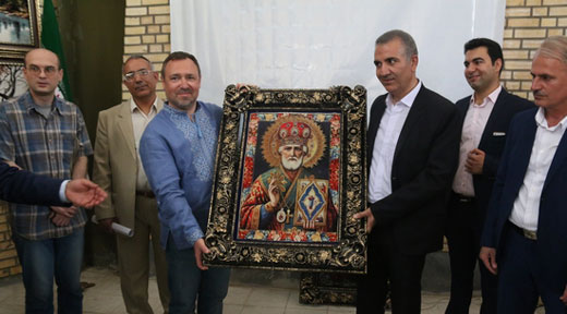 گزارش تصویری از بازدید سفیر اوکراین از مجموعه فرش تاپ در آران و بیدگل