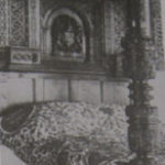                    تصویر 13 سوزنی شهریسبز  در اتاق خواب در قلعه هوتن، پس از هنر آسیا، مه، ژوئن 1990
