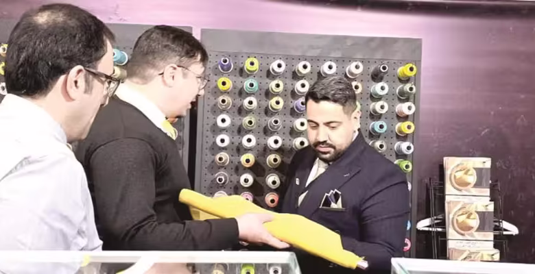 نمونه پارچه طلای نانو در نمایشگاه طلا و جواهر شیراز ۱۴۰۴