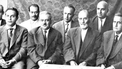 ارباب تفضلی در حال بازدید از کارخانه نساجی کاشان