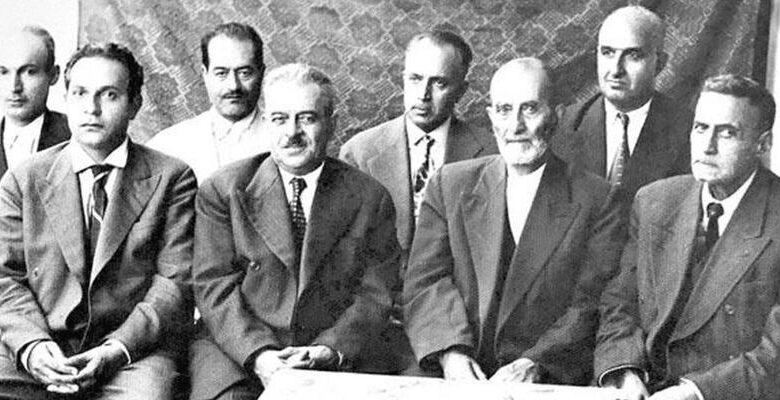 ارباب تفضلی در حال بازدید از کارخانه نساجی کاشان