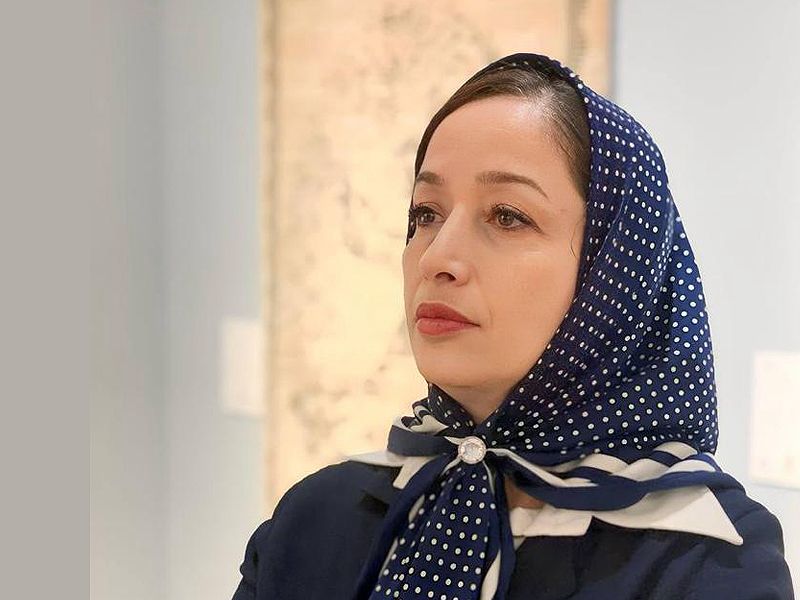 طراحی فرش ایرانی با رویکرد معاصر در آثار سارا میرنظامی