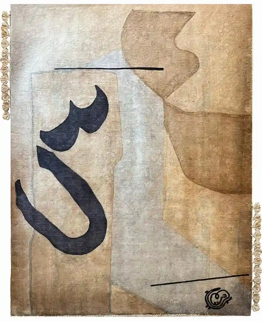 مریم بیات طراح فرش ایرانی در حال طراحی فرش با رویکرد مینیمال و روایت‌محور

