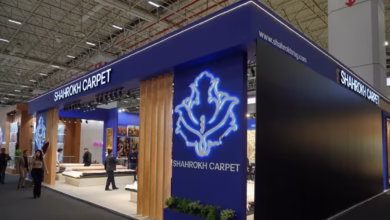 غرفه فرش شاهرخ کاشان در نمایشگاه بین‌المللی فرش استانبول با نمایش فرش‌های ۱۷۰۰ و ۱۲۰۰ شانه