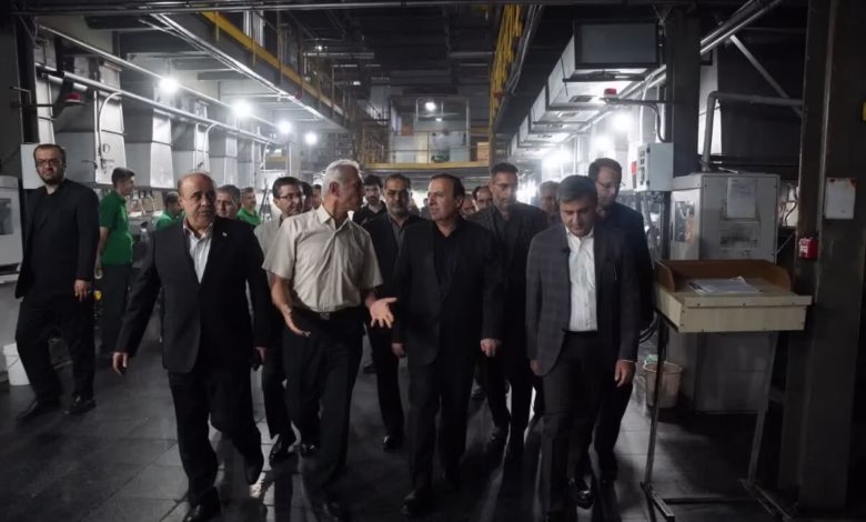 بازدید استاندار قزوین از کارخانه نفیس نخ و خط تولید صنعت نساجی
