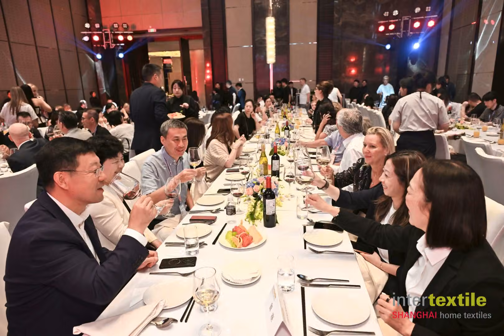 بازدید متخصصان صنعت نساجی از نمایشگاه Intertextile Shanghai